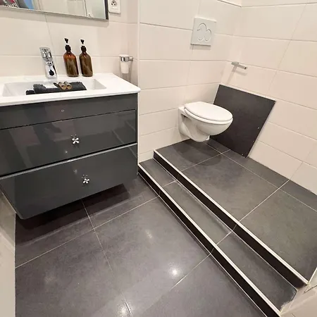 Hype-center Balcony 3br Ac Near Tram For6 Guests * Nice